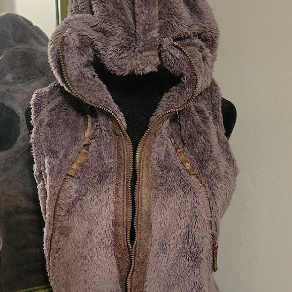 Cozy Purple Fleece Vest - Picture 2 of 3